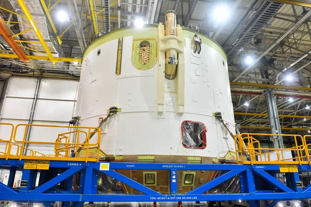 NASA image: Engine Section for NASA’s SLS Rocket Moved for Final Integration